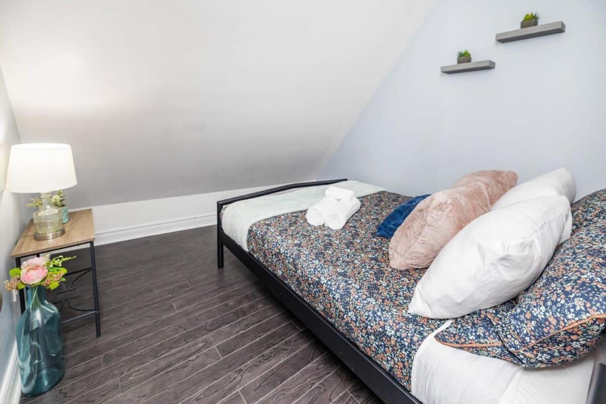 Cozy Unit With Private Rooftop Terrace Ottawa