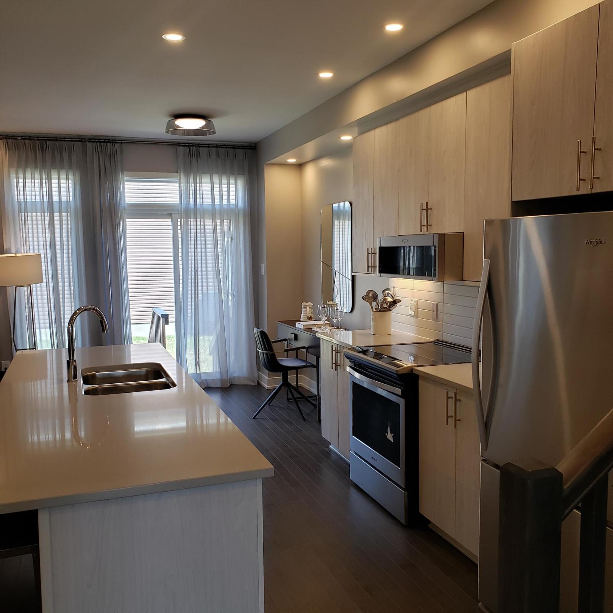 Lovely Townhouse For Short-term Homestay