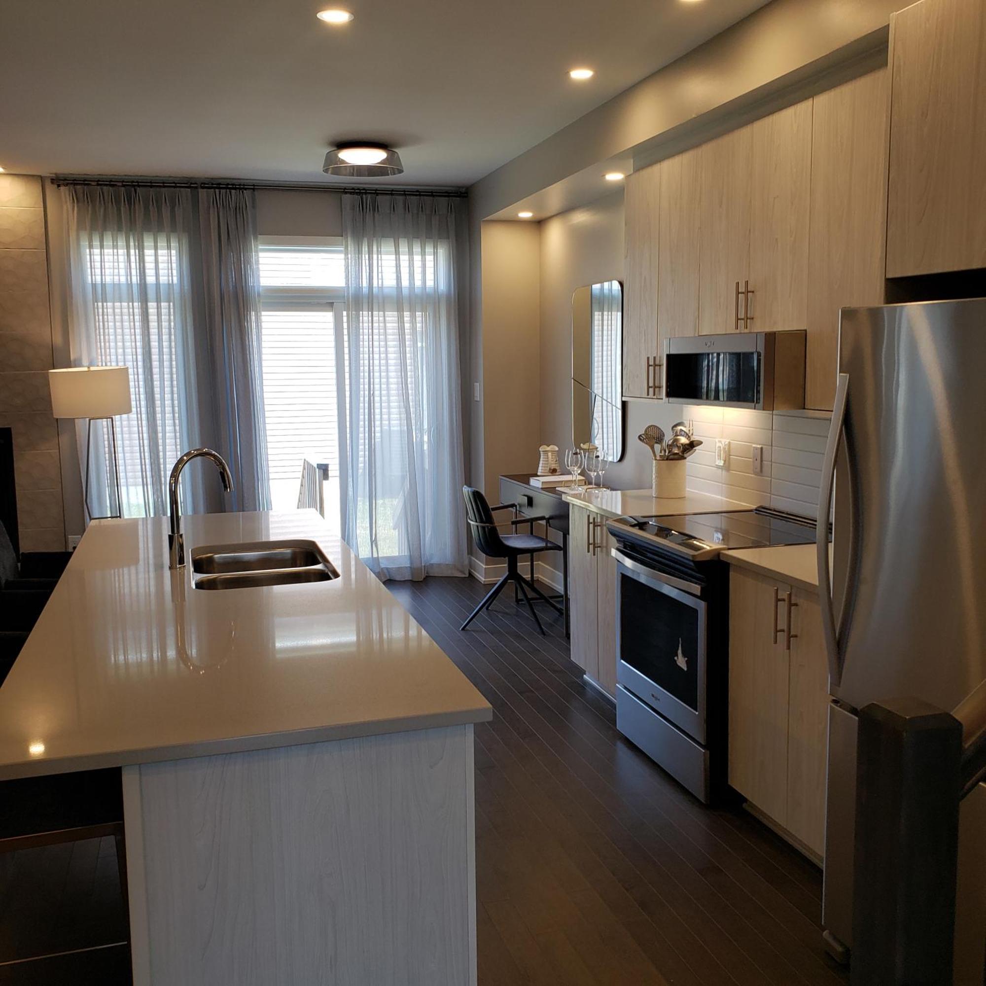Lovely Townhouse For Short-term Homestay