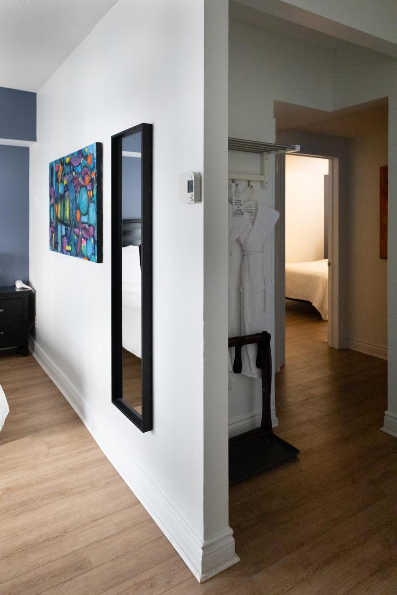 Hotel Byward Blue