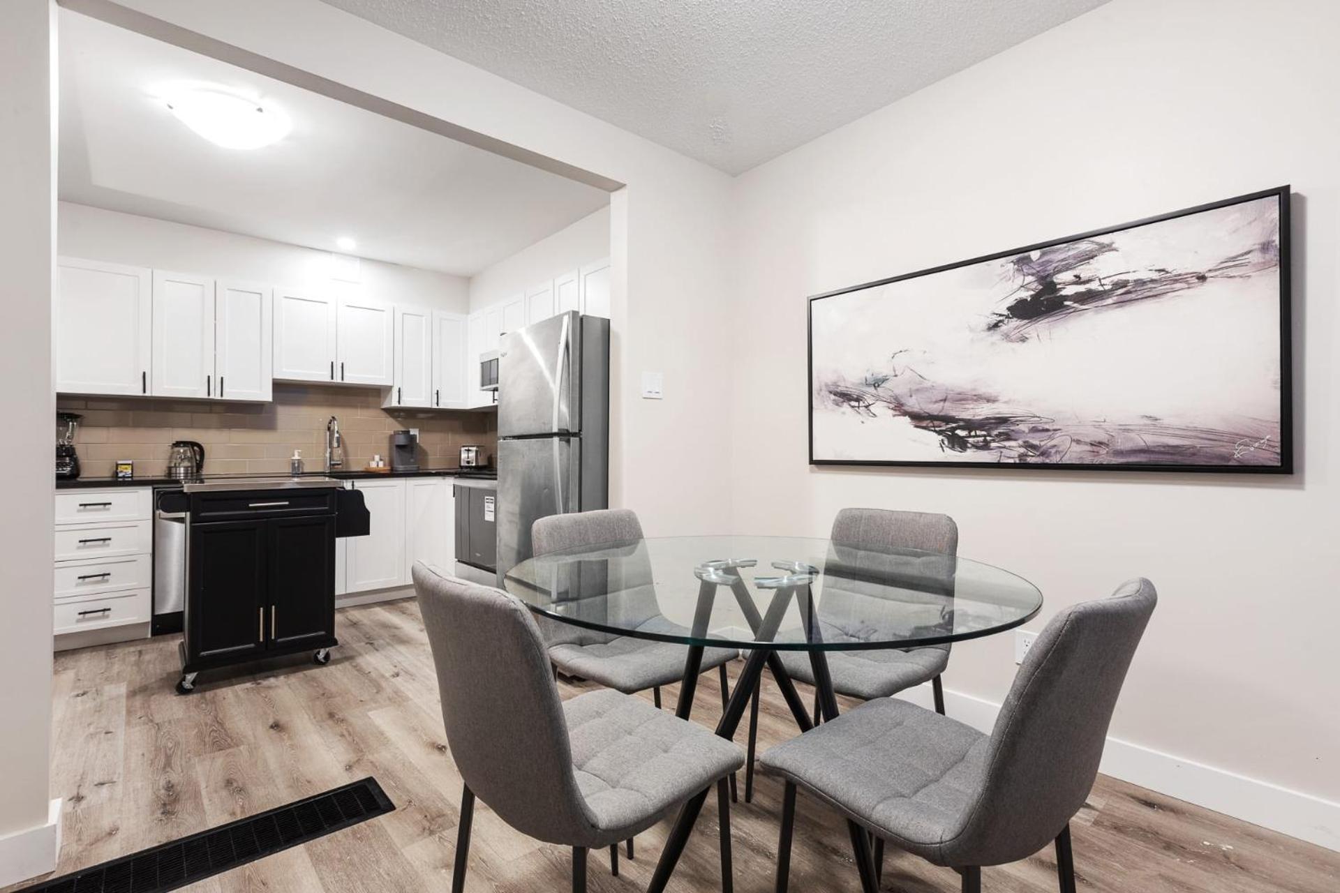 Private In Nepean For Family - 14 Minutes From Downtown Holiday home *