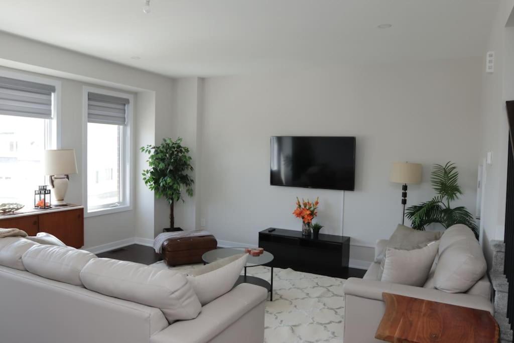 Holiday home The Pizzicato Comfort And Convenience Close To Downtown Ottawa