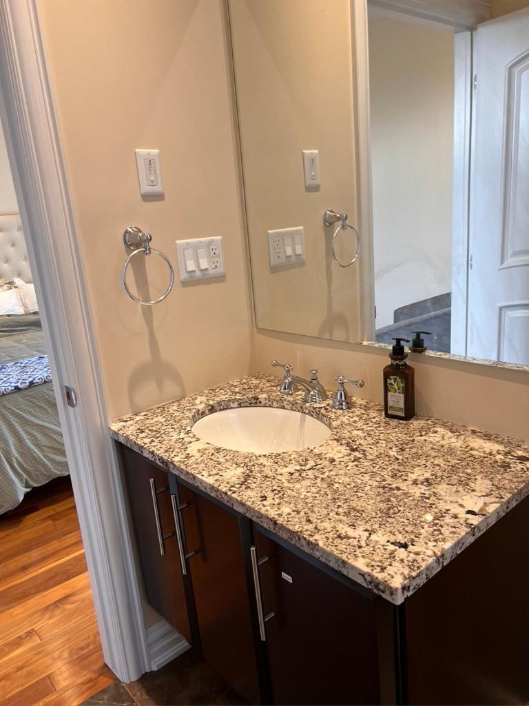 Manotick Villa