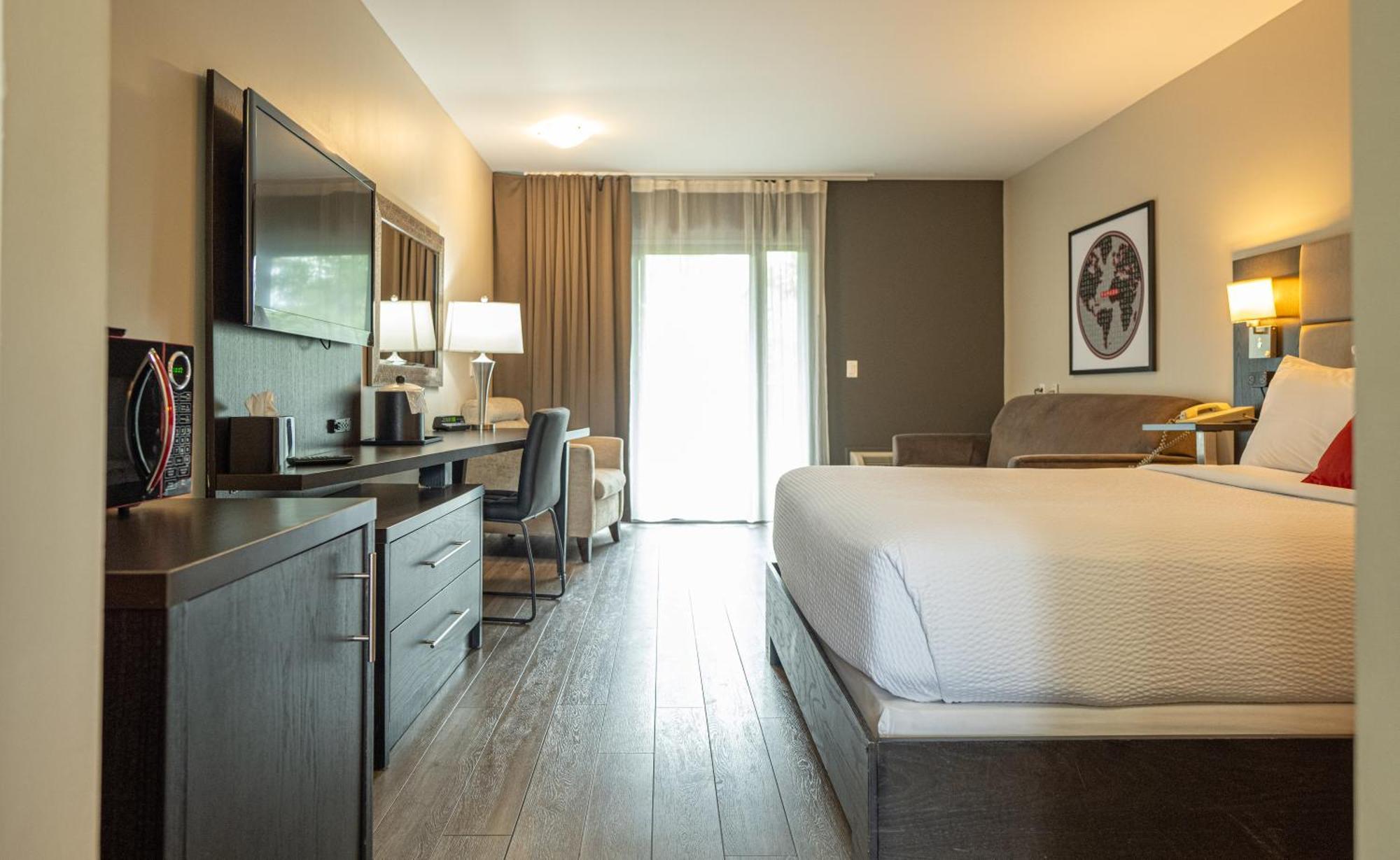 Ramada By Wyndham On The Rideau Hotel