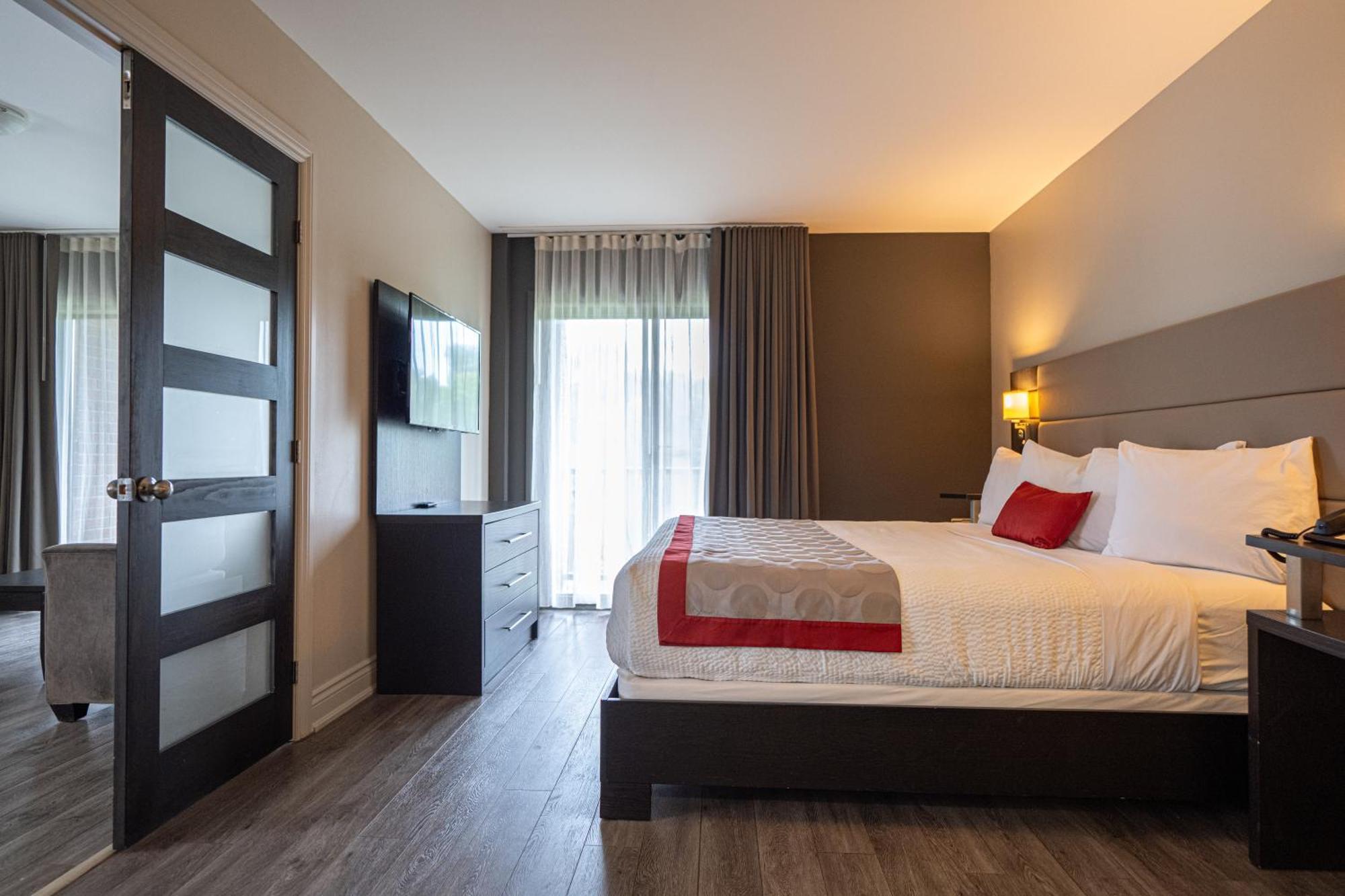Ramada By Wyndham On The Rideau 3*