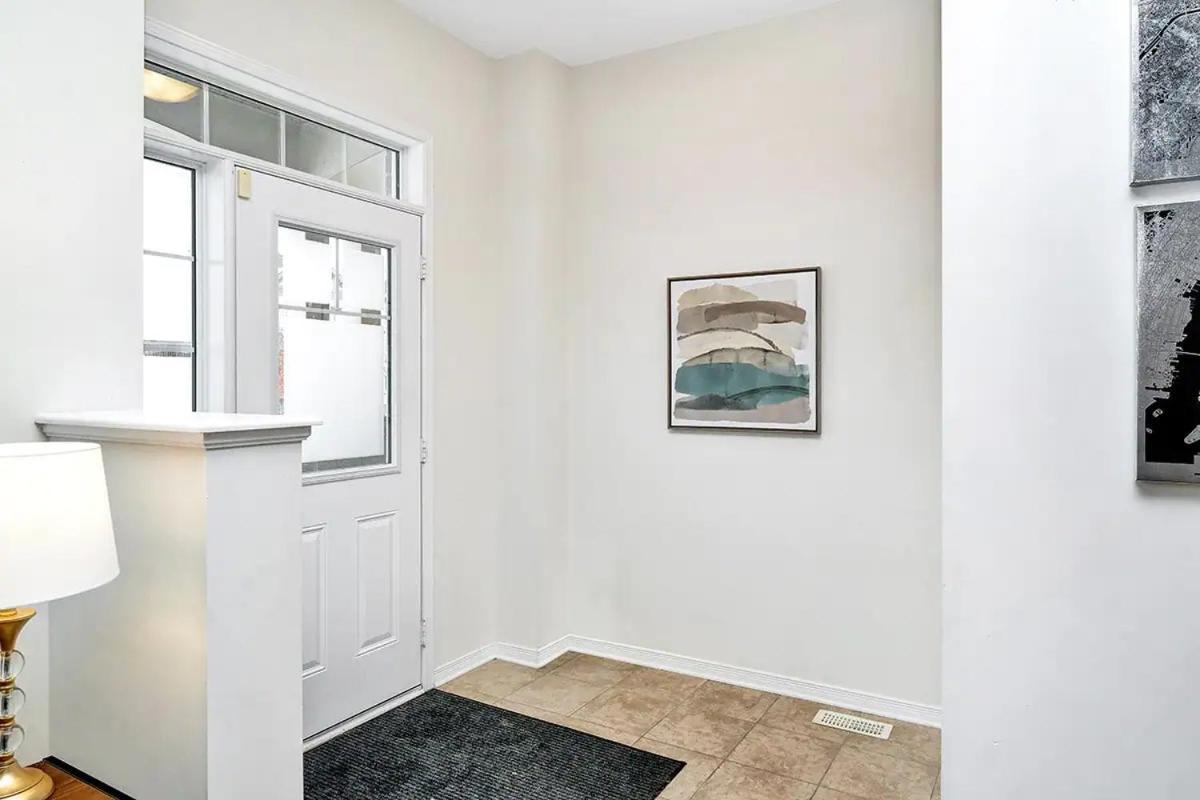Holiday home Modern Townhome Near Attractions *