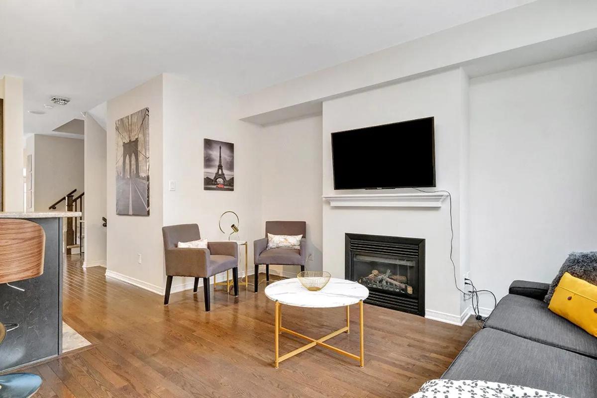 Modern Townhome Near Attractions *
