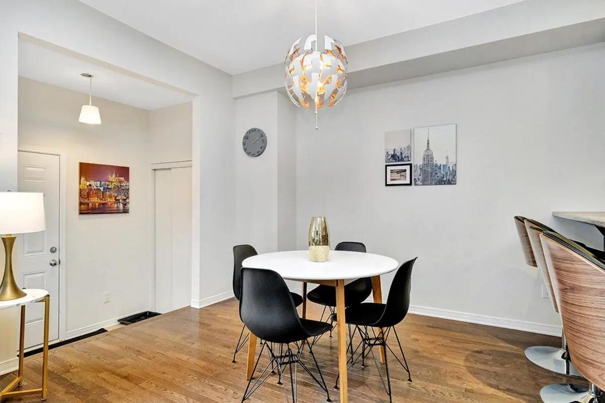 Modern Townhome Near Attractions *