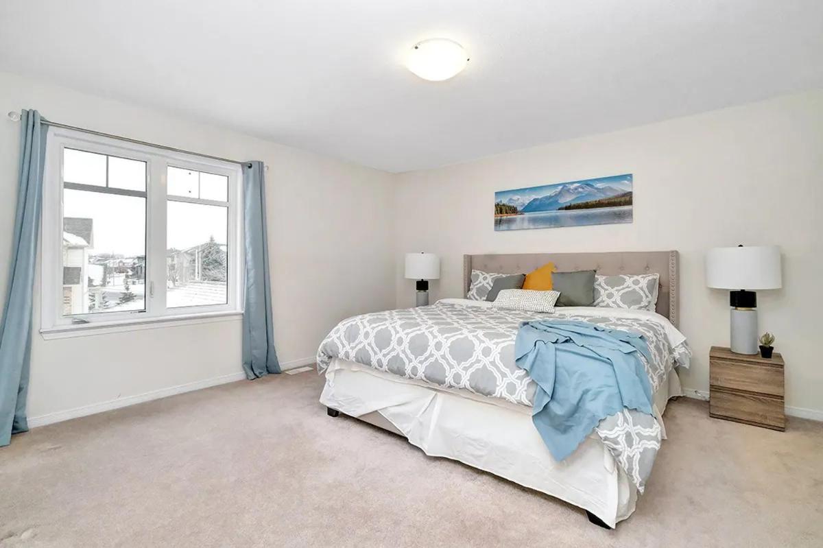 Holiday home Modern Townhome Near Attractions