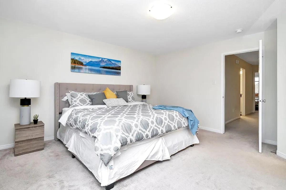 Holiday home Modern Townhome Near Attractions *