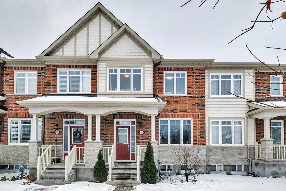 Modern Townhome Near Attractions *