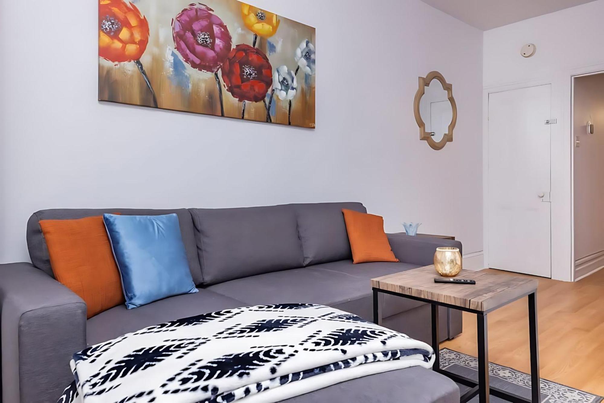 Pet-friendly - Steps To Rideau Centre Apartment