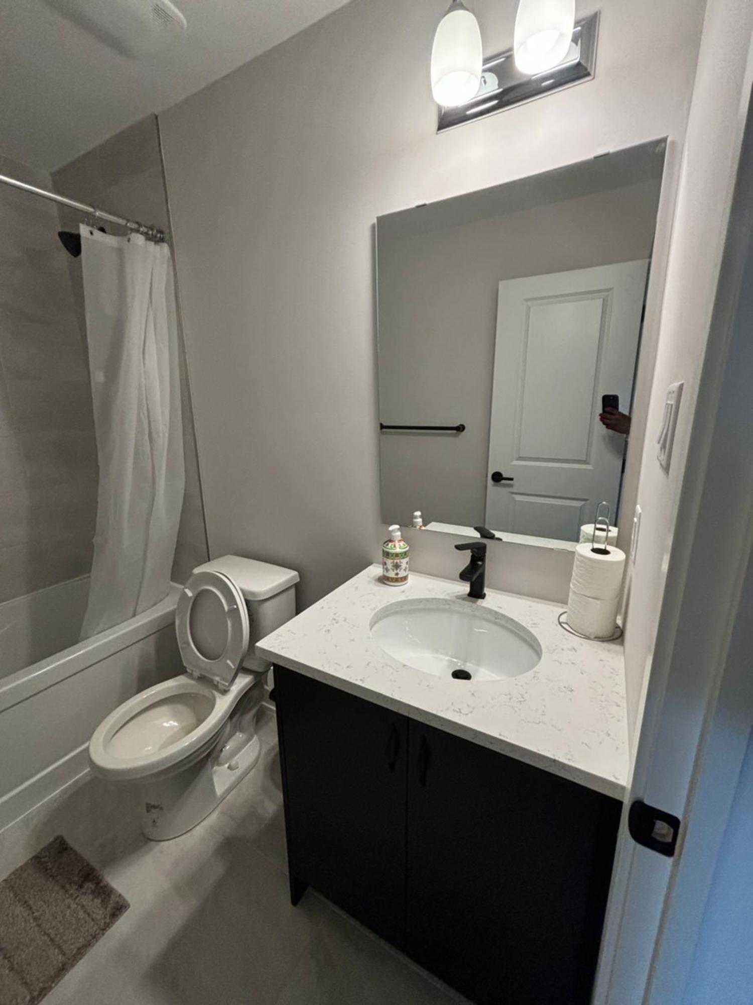 Cozy Modern In A Family Friendly Neighborhood Homestay