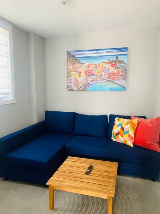 Modern 3 Story Townhouse In A Great Location! Holiday home