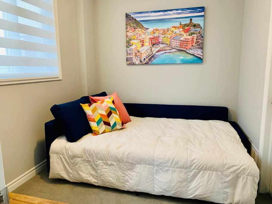 Modern 3 Story Townhouse In A Great Location! Ottawa