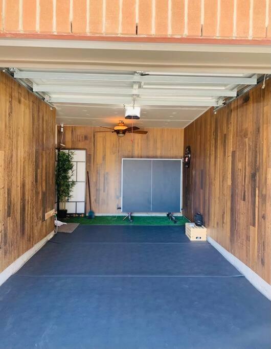 Modern 3 Story Townhouse In A Great Location! Holiday home