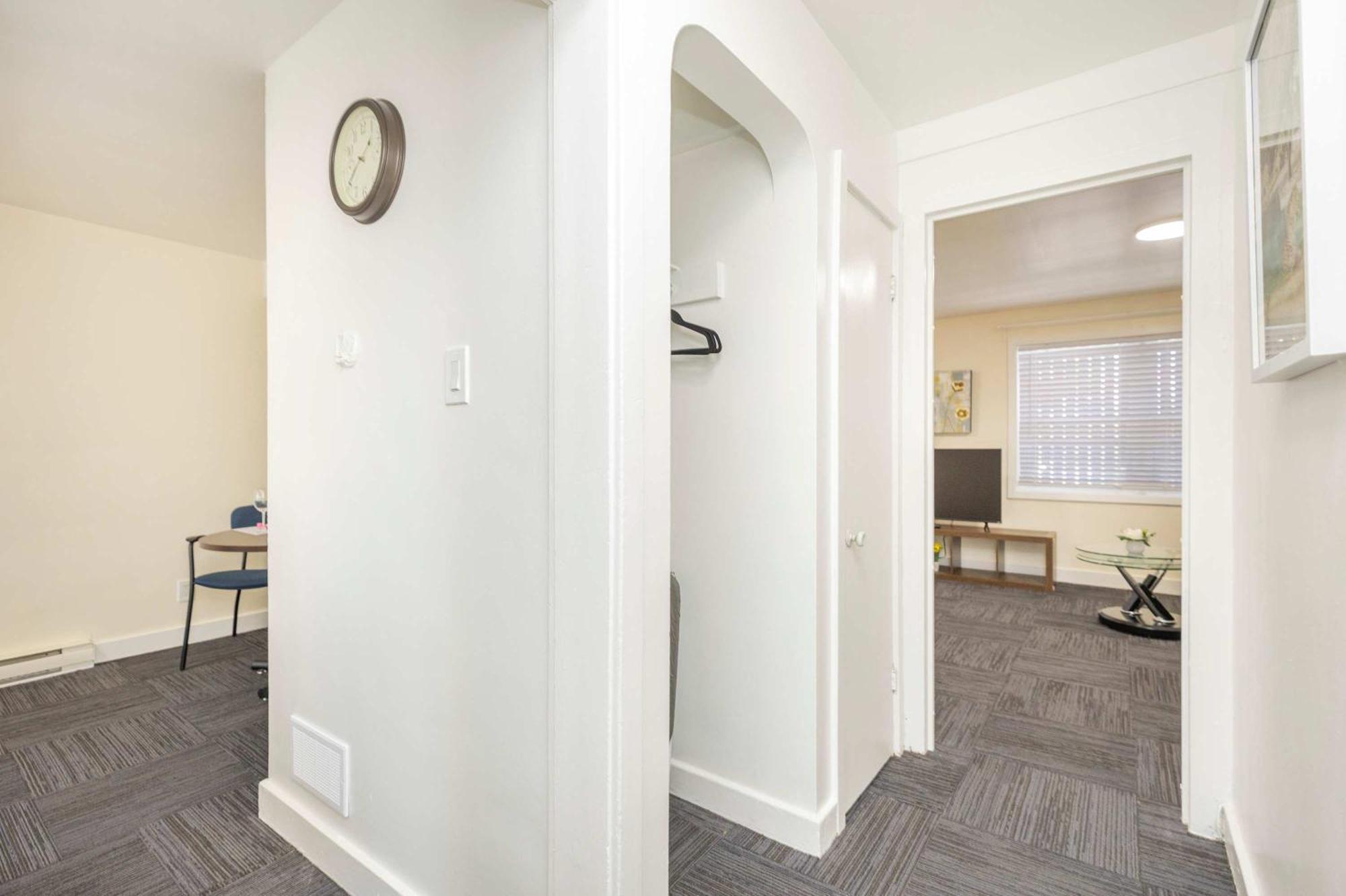 Apartment Pet-friendly Studio Unit In Chinatown Ottawa