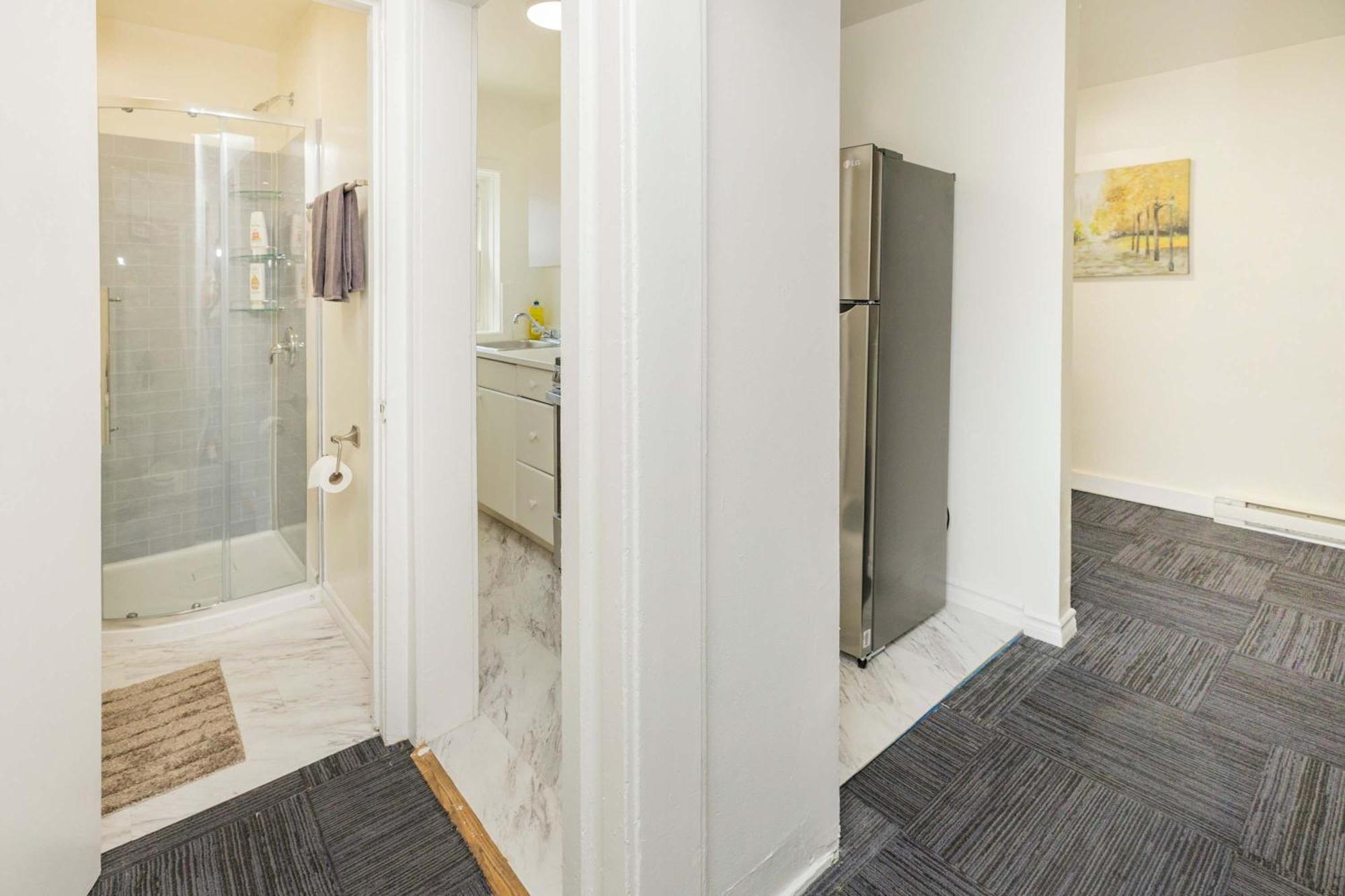 Pet-friendly Studio Unit In Chinatown * Ottawa