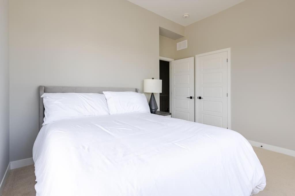 Stonebridge Golf Nest Apartment Ottawa