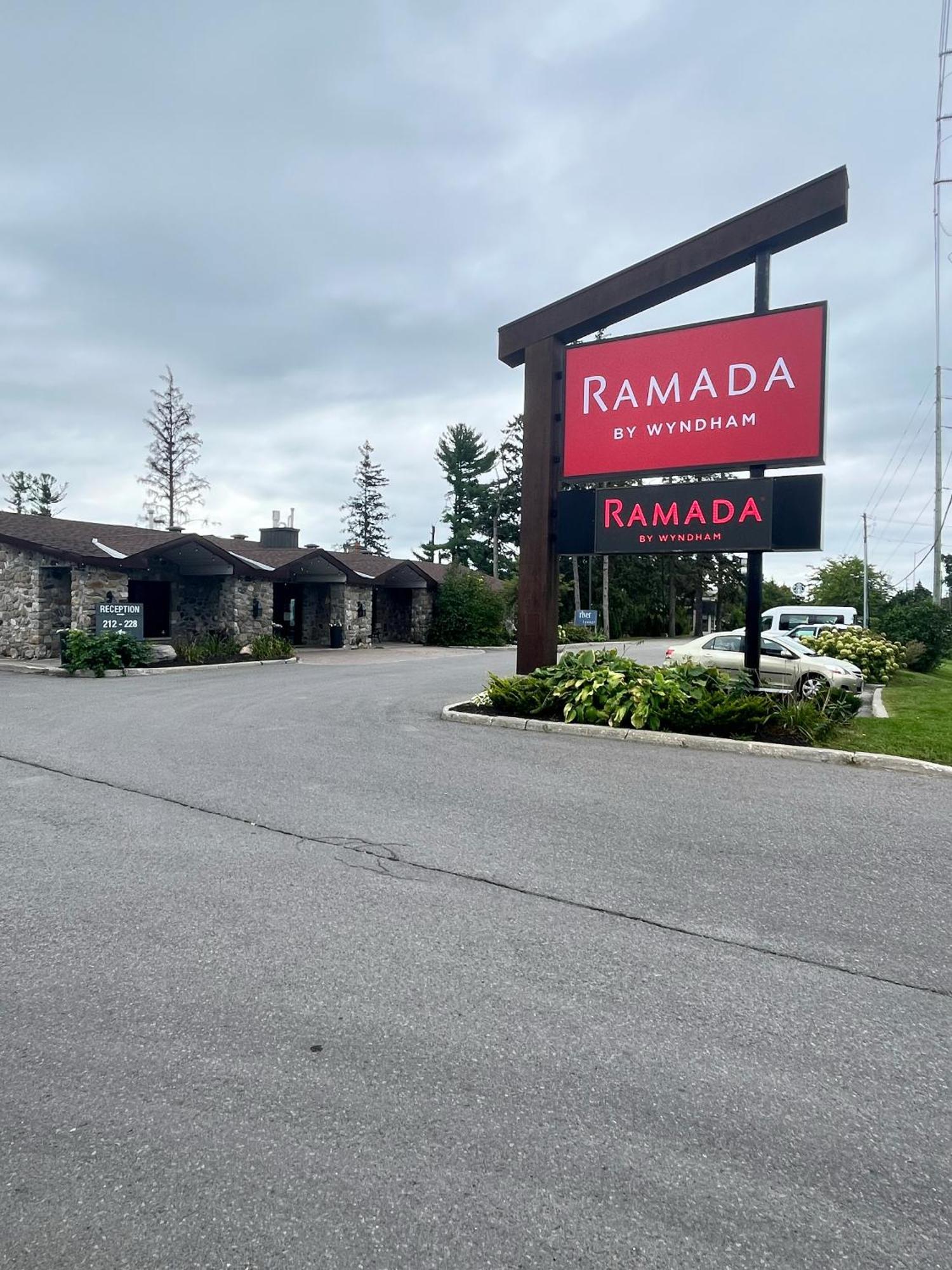Ramada By Wyndham On The Rideau Hotel 3*
