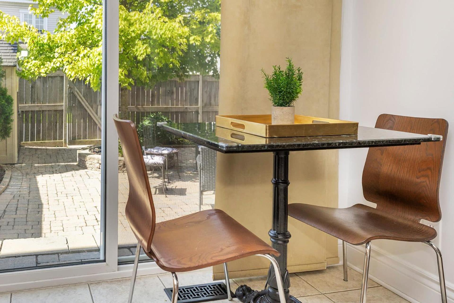 Cozy Modern 4br With Sunny Patio