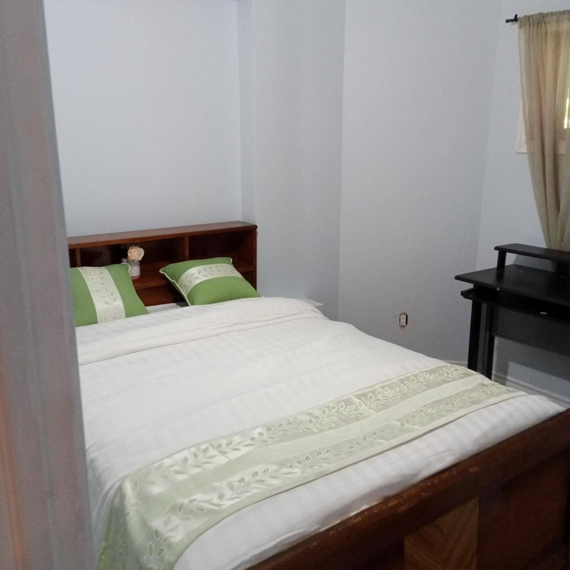 Bed & Breakfast The Basement By The Side Door Ottawa