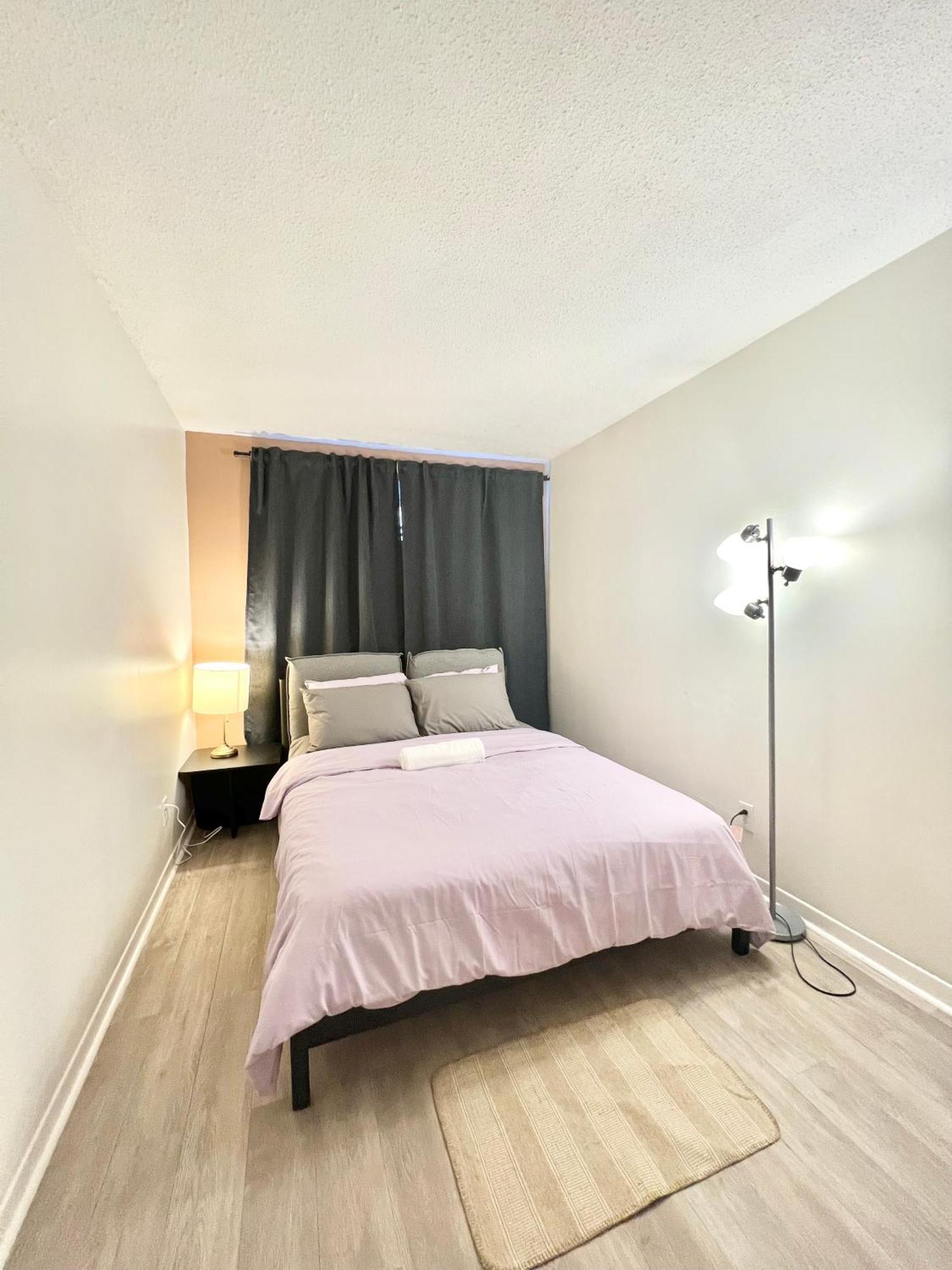 Cozy 2-bedroom In The Heart Of Downtown Apartment