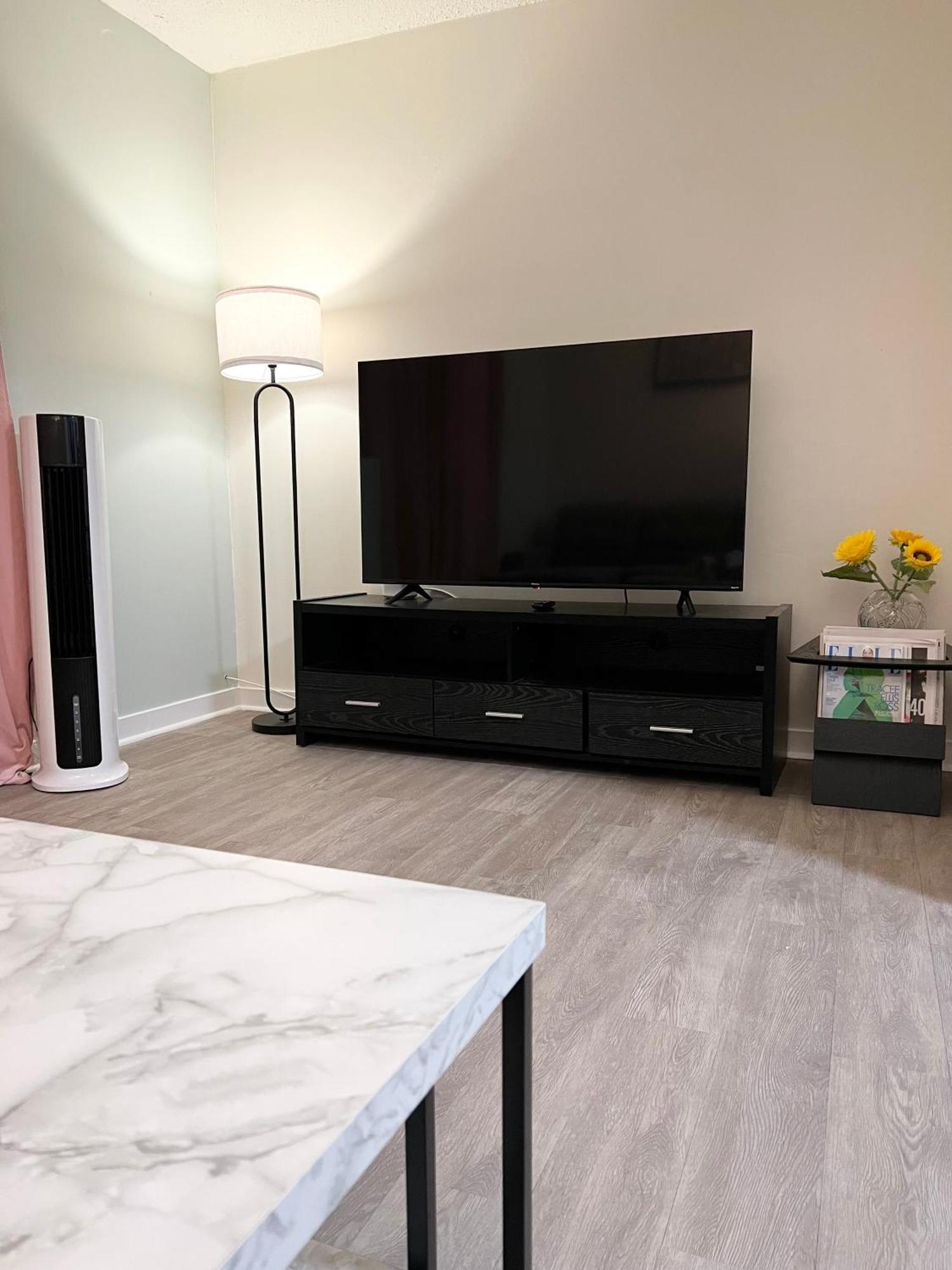 Cozy 2-bedroom In The Heart Of Downtown Apartment Ottawa