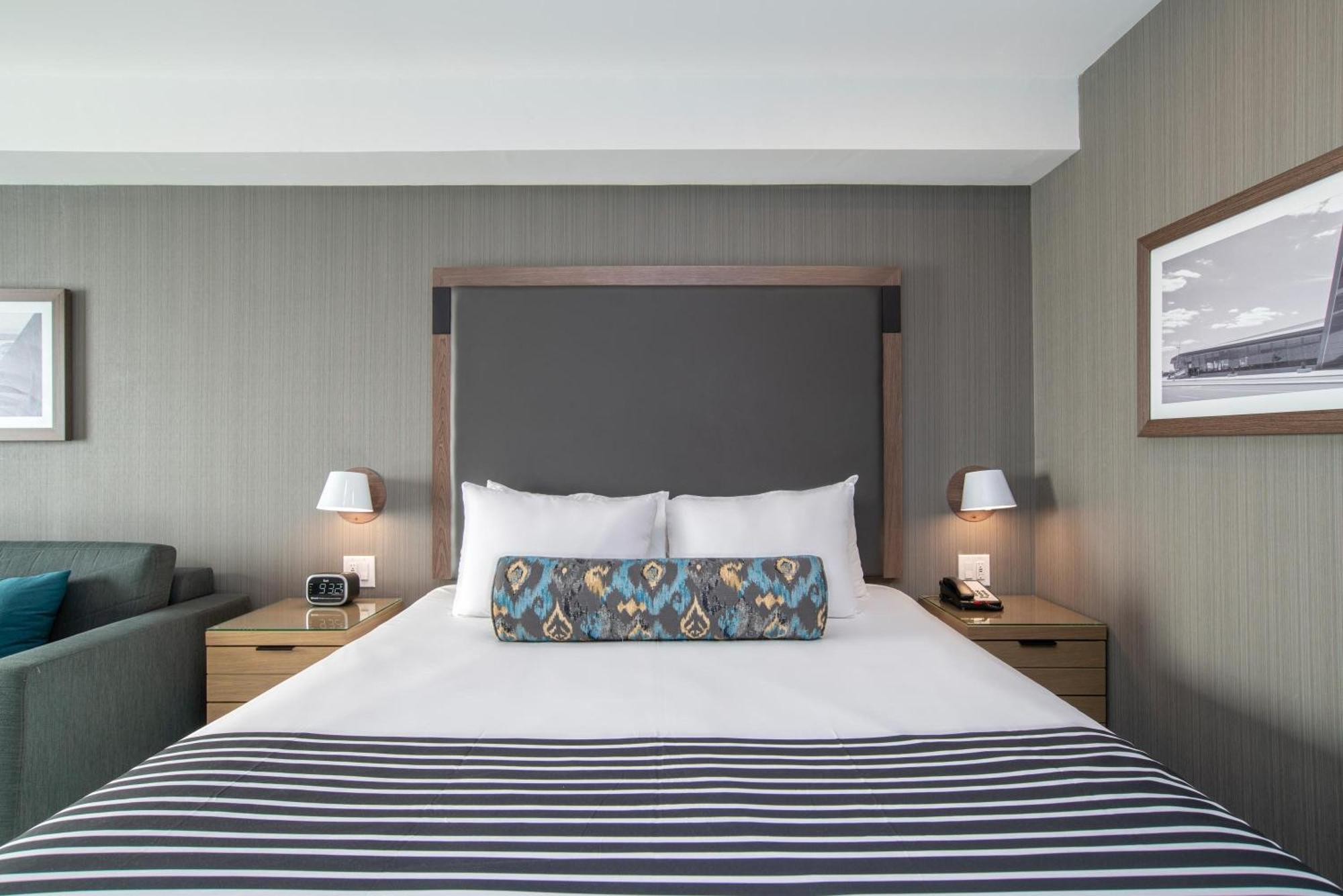 Hotel Sandman Signature Airport Ottawa