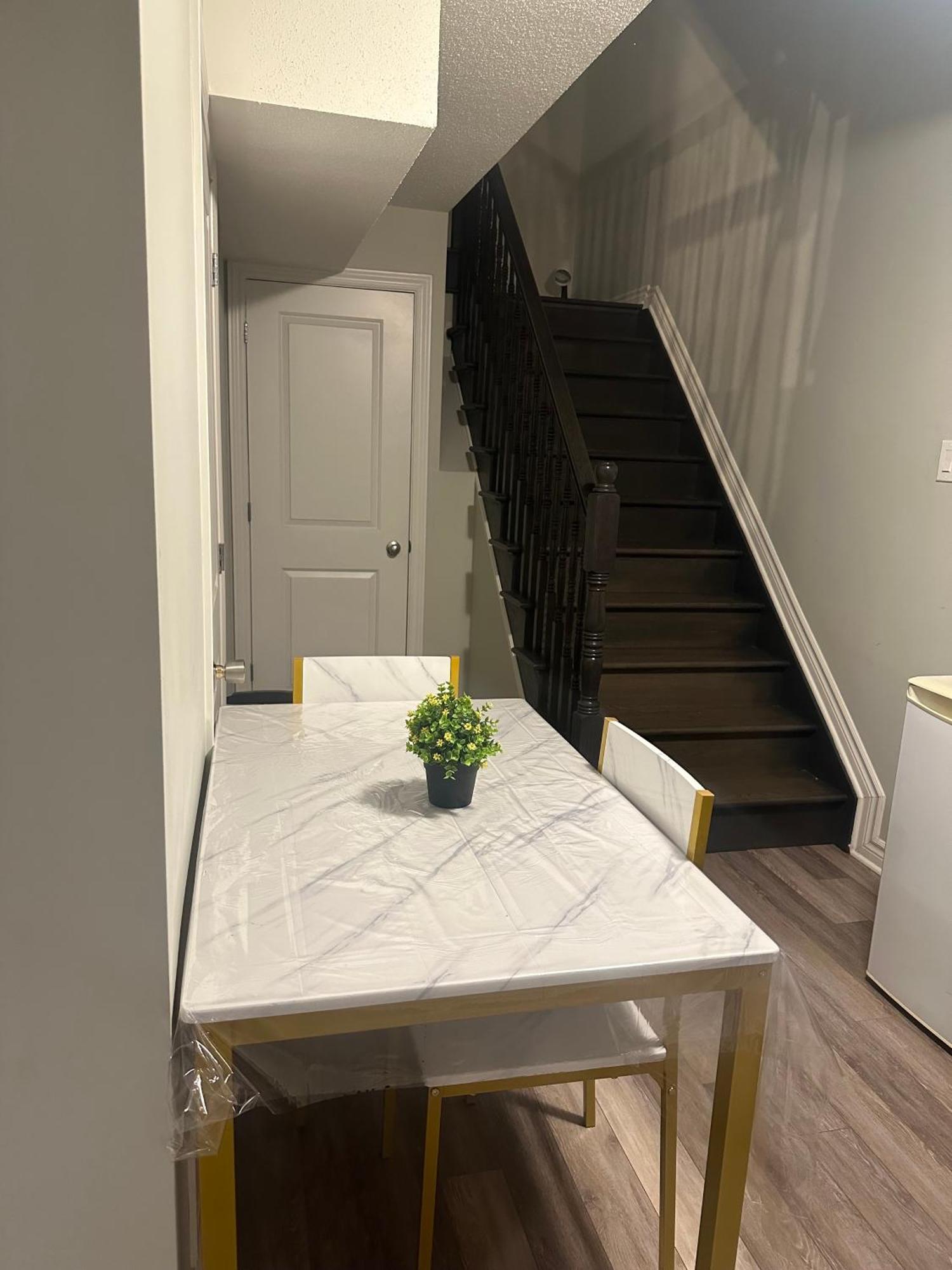 Lovely One Bedroom Just 4 Minutes From Int Airport Ottawa
