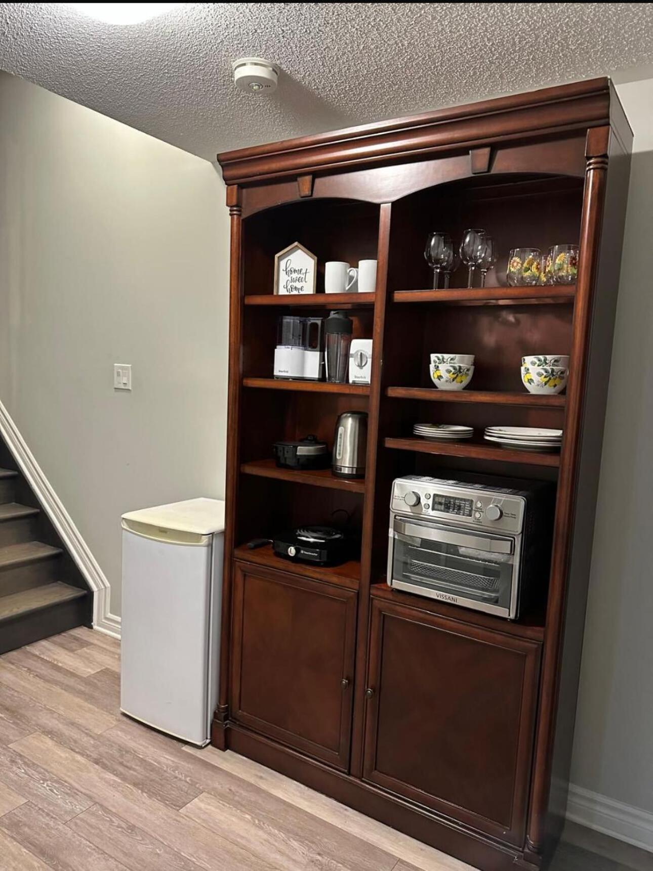 Homestay Lovely One Bedroom Just 4 Minutes From Int Airport Ottawa