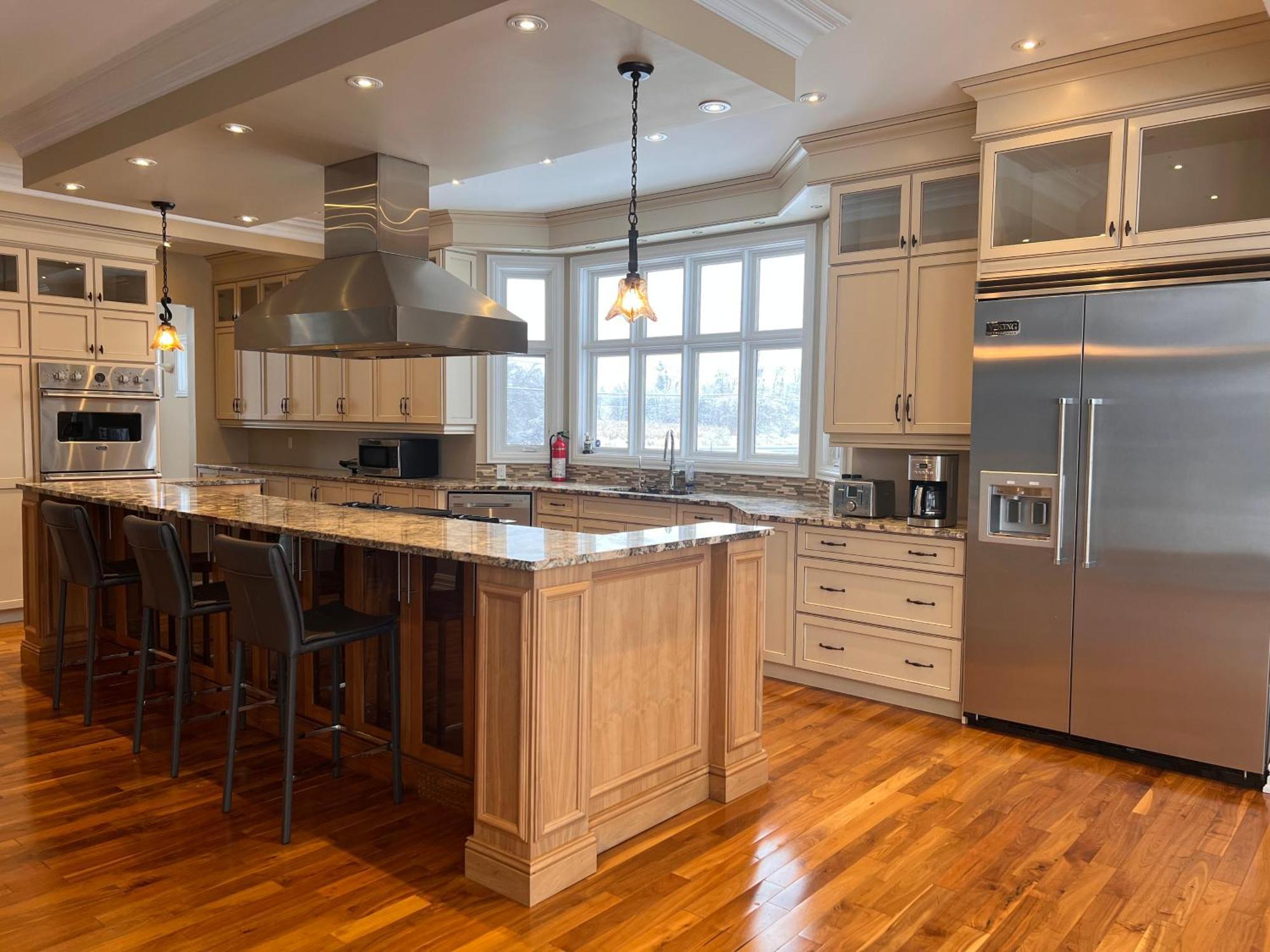 Manotick Villa *