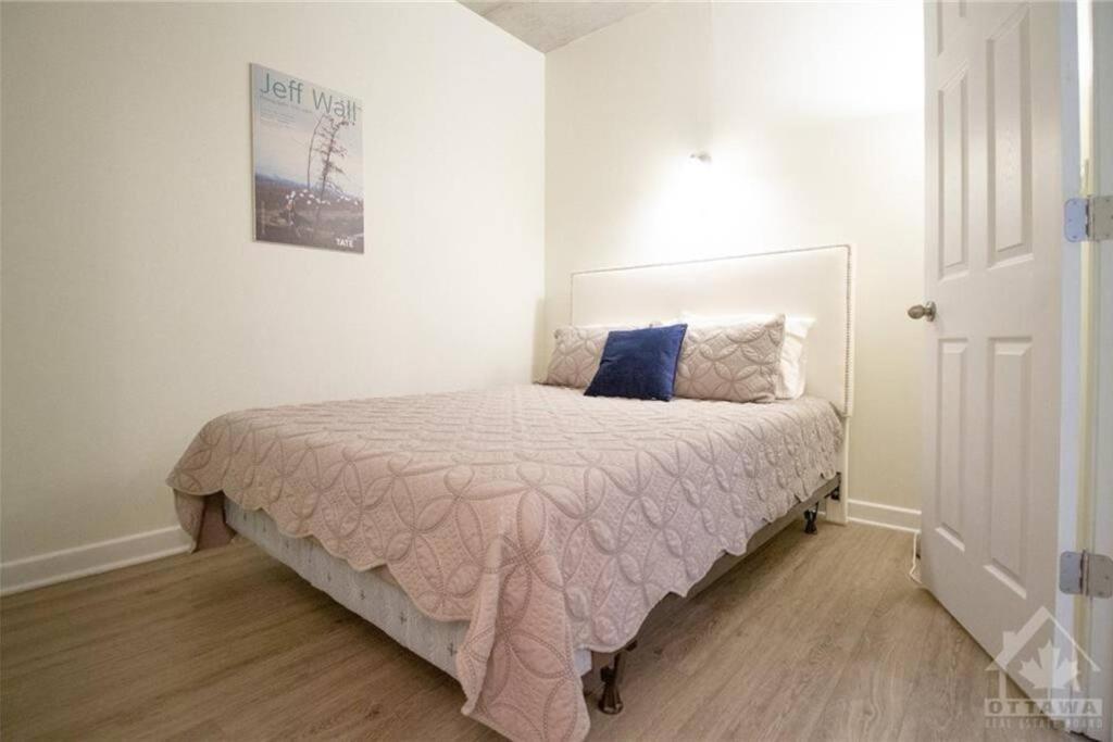Apartment 2 Bedroom Downtown *