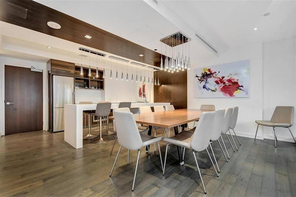 Apartment Luxury 2-bedroom Penthouse Downtown With Free Parking Ottawa