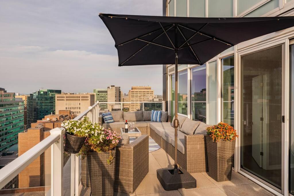 Apartment Luxury 2-bedroom Penthouse Downtown With Free Parking