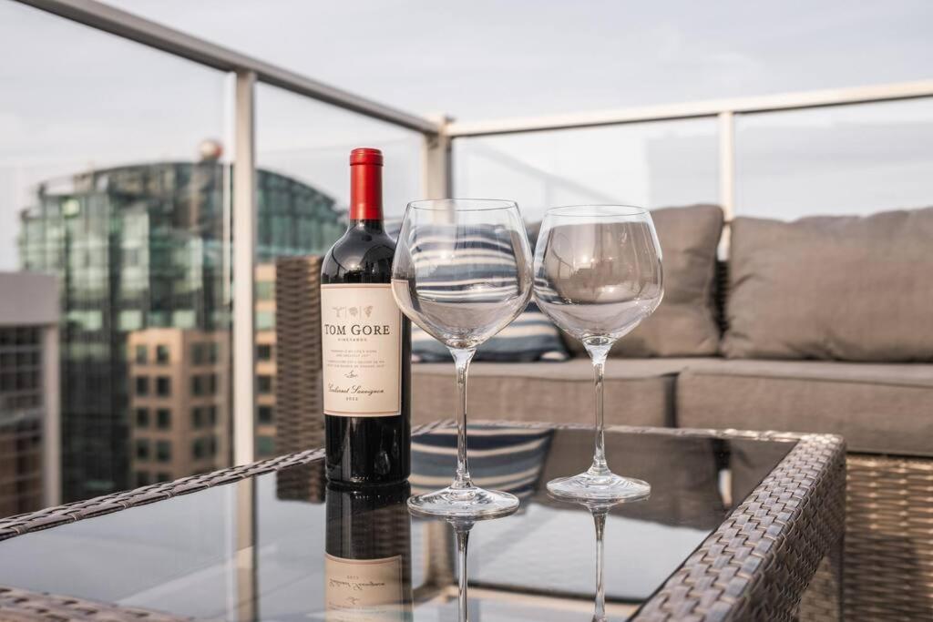 Apartment Luxury 2-bedroom Penthouse Downtown With Free Parking