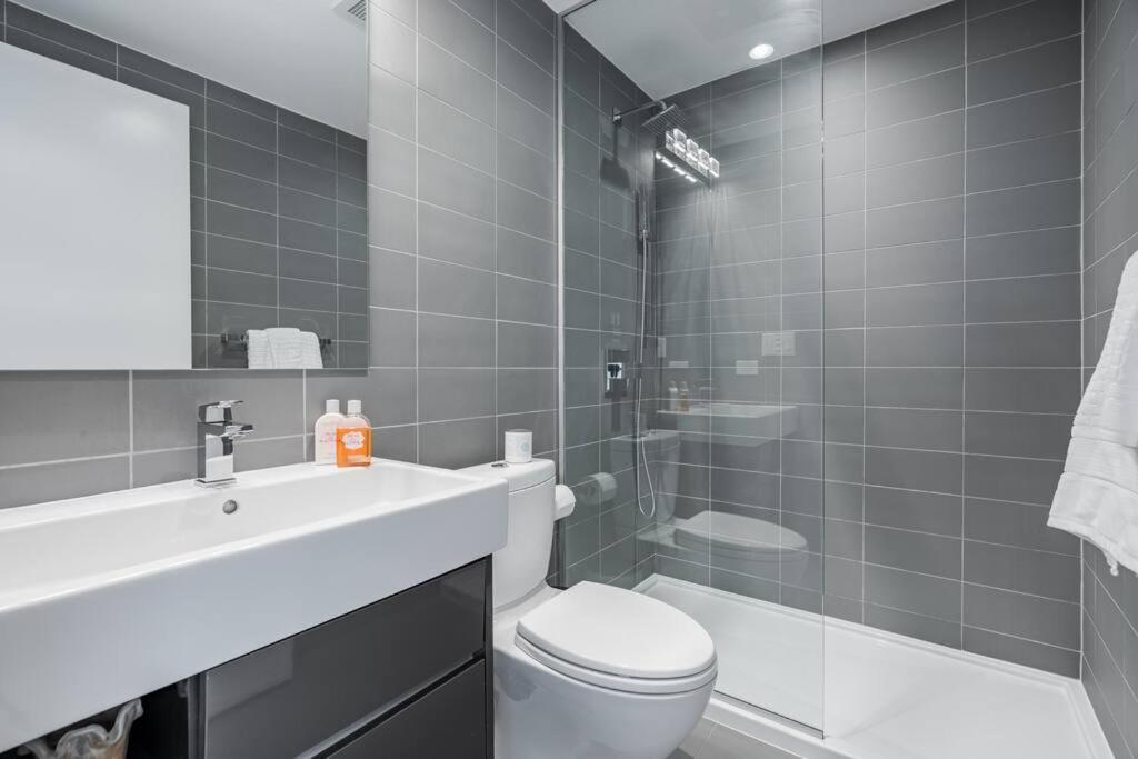 Apartment Luxury 2-bedroom Penthouse Downtown With Free Parking *