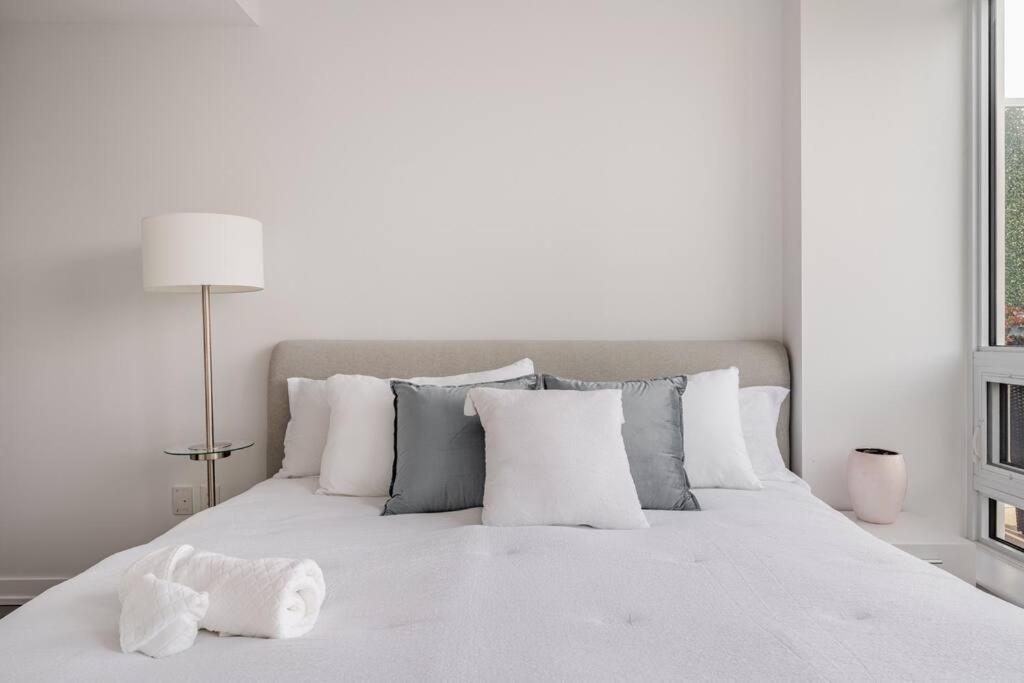 Apartment Luxury 2-bedroom Penthouse Downtown With Free Parking