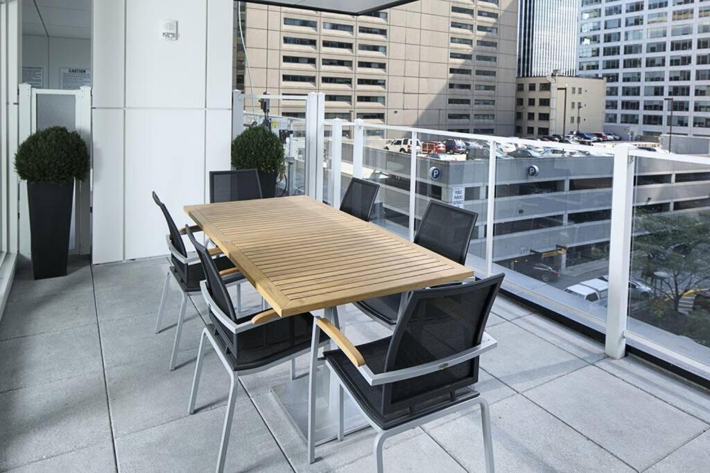 Apartment Luxury 2-bedroom Penthouse Downtown With Free Parking