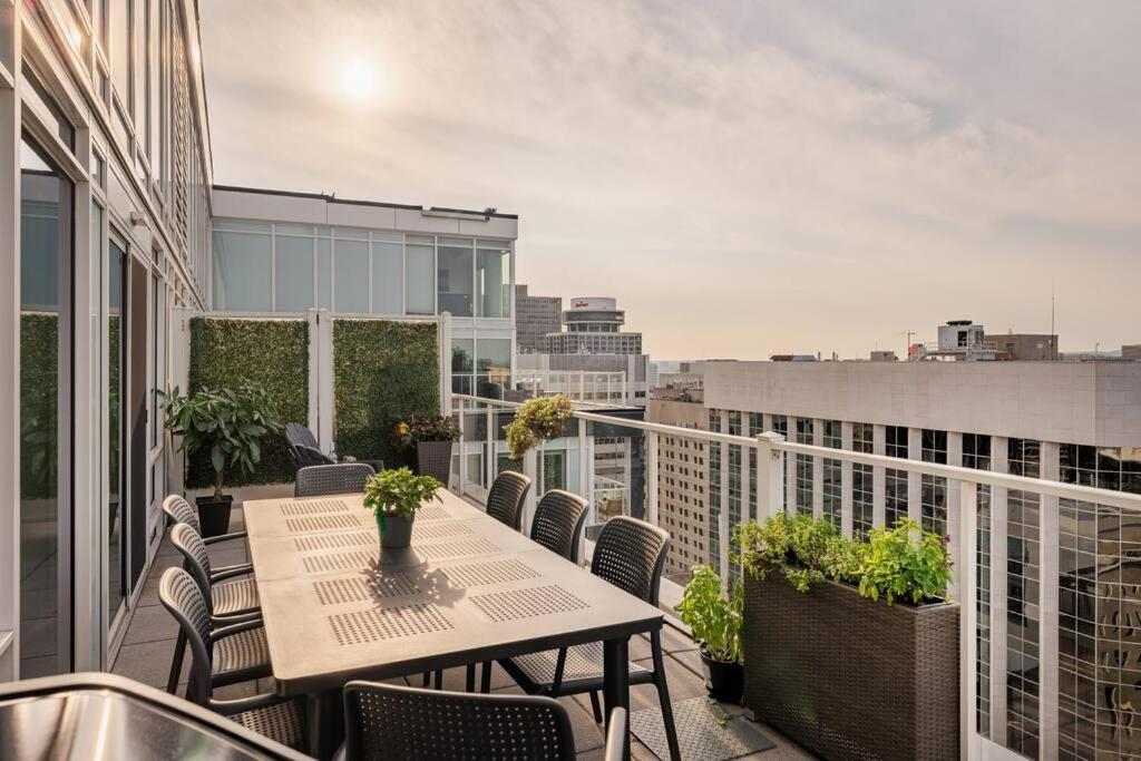 Luxury 2-bedroom Penthouse Downtown With Free Parking Apartment Ottawa