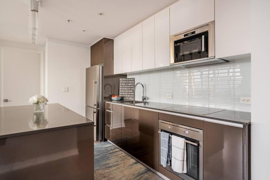 Apartment Luxury 2-bedroom Penthouse Downtown With Free Parking