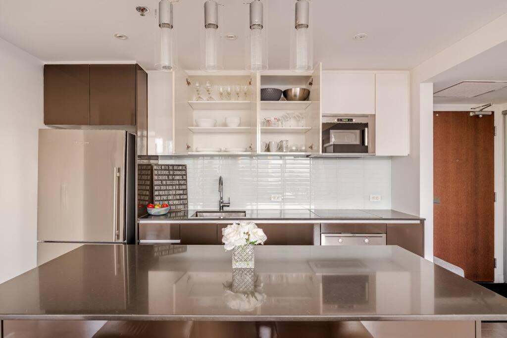Apartment Luxury 2-bedroom Penthouse Downtown With Free Parking
