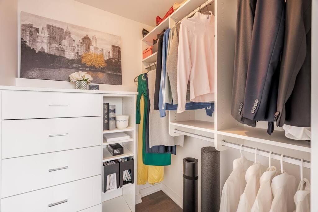 Apartment Luxury 2-bedroom Penthouse Downtown With Free Parking *