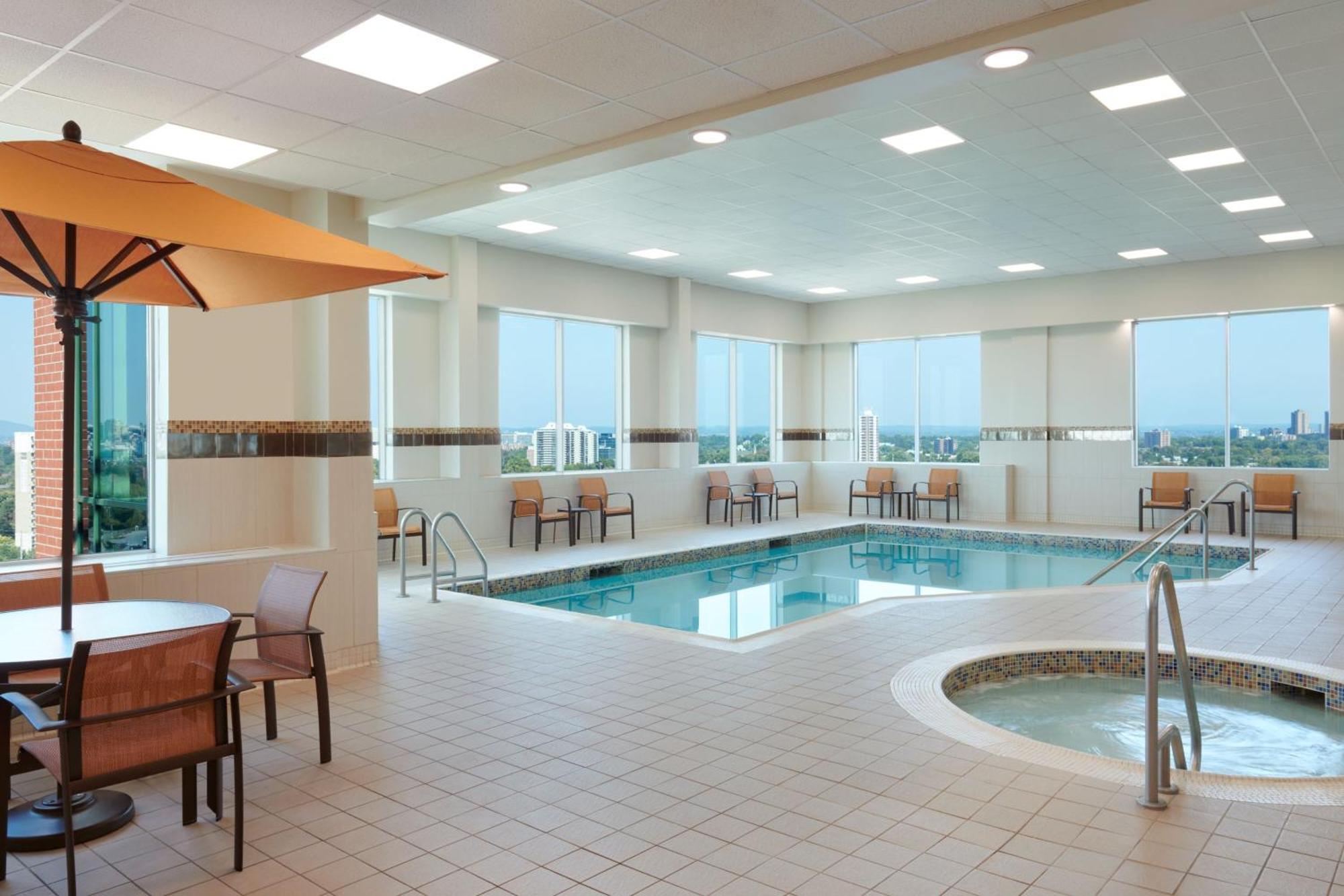Hotel Courtyard By Marriott East Ottawa