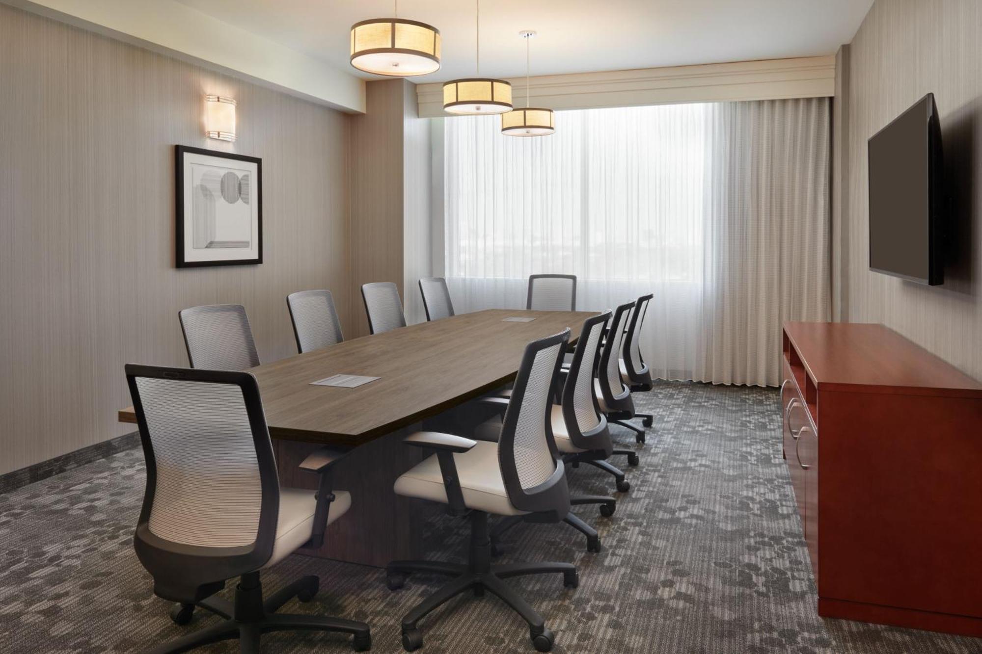 Courtyard By Marriott East Hotel 3*