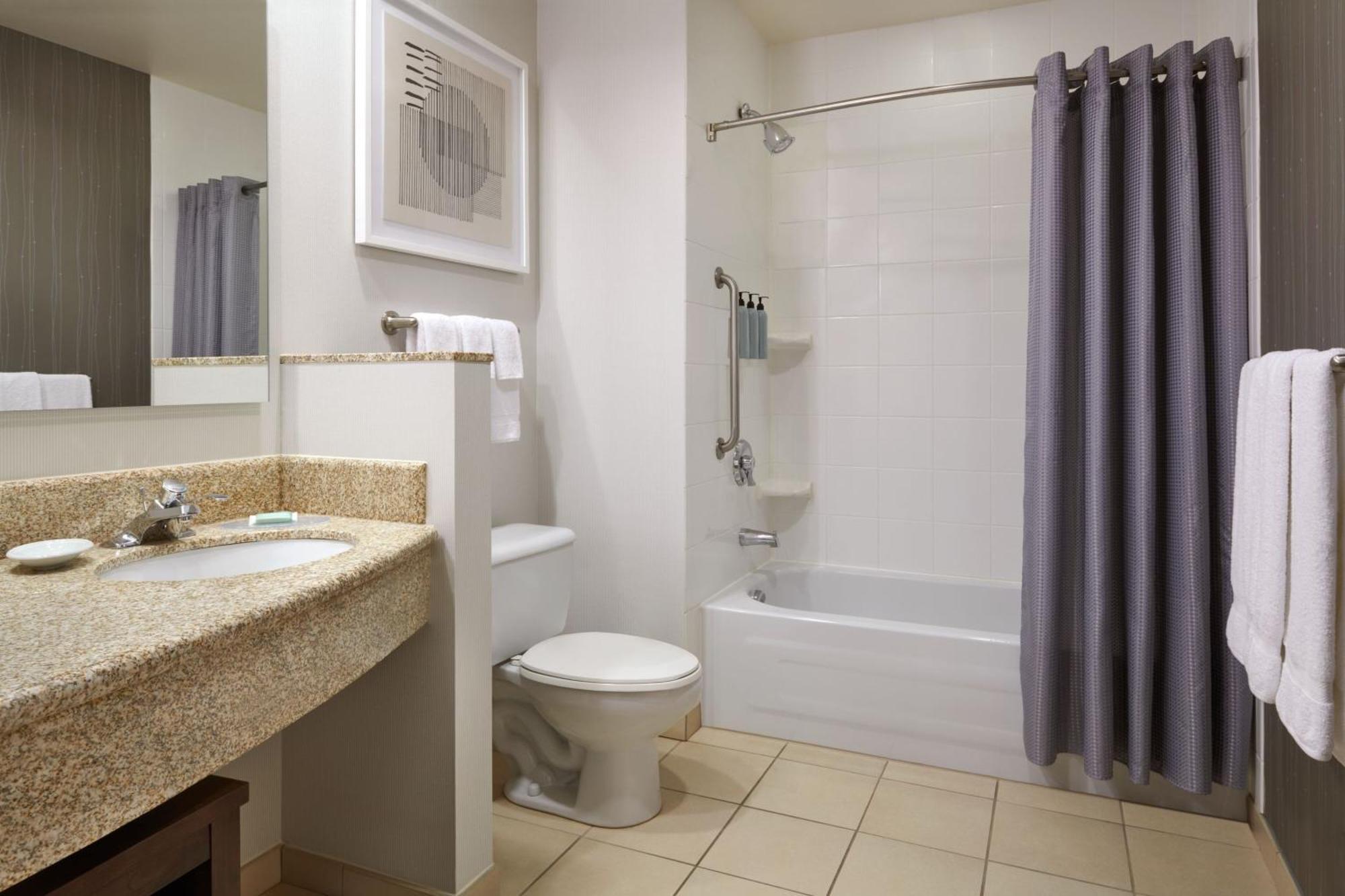 Hotel Courtyard By Marriott East