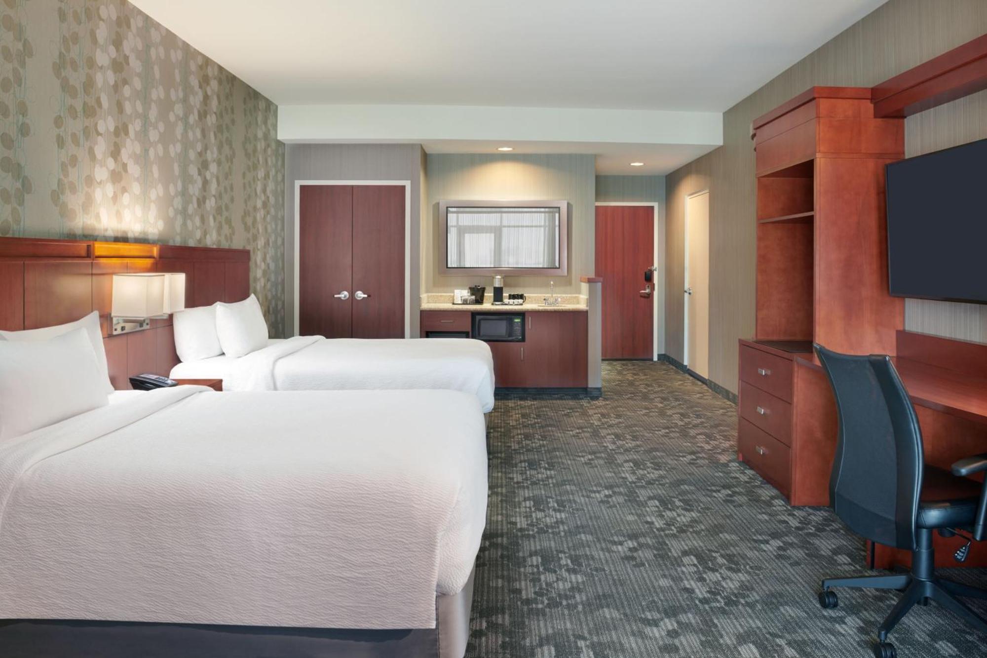 Courtyard By Marriott East