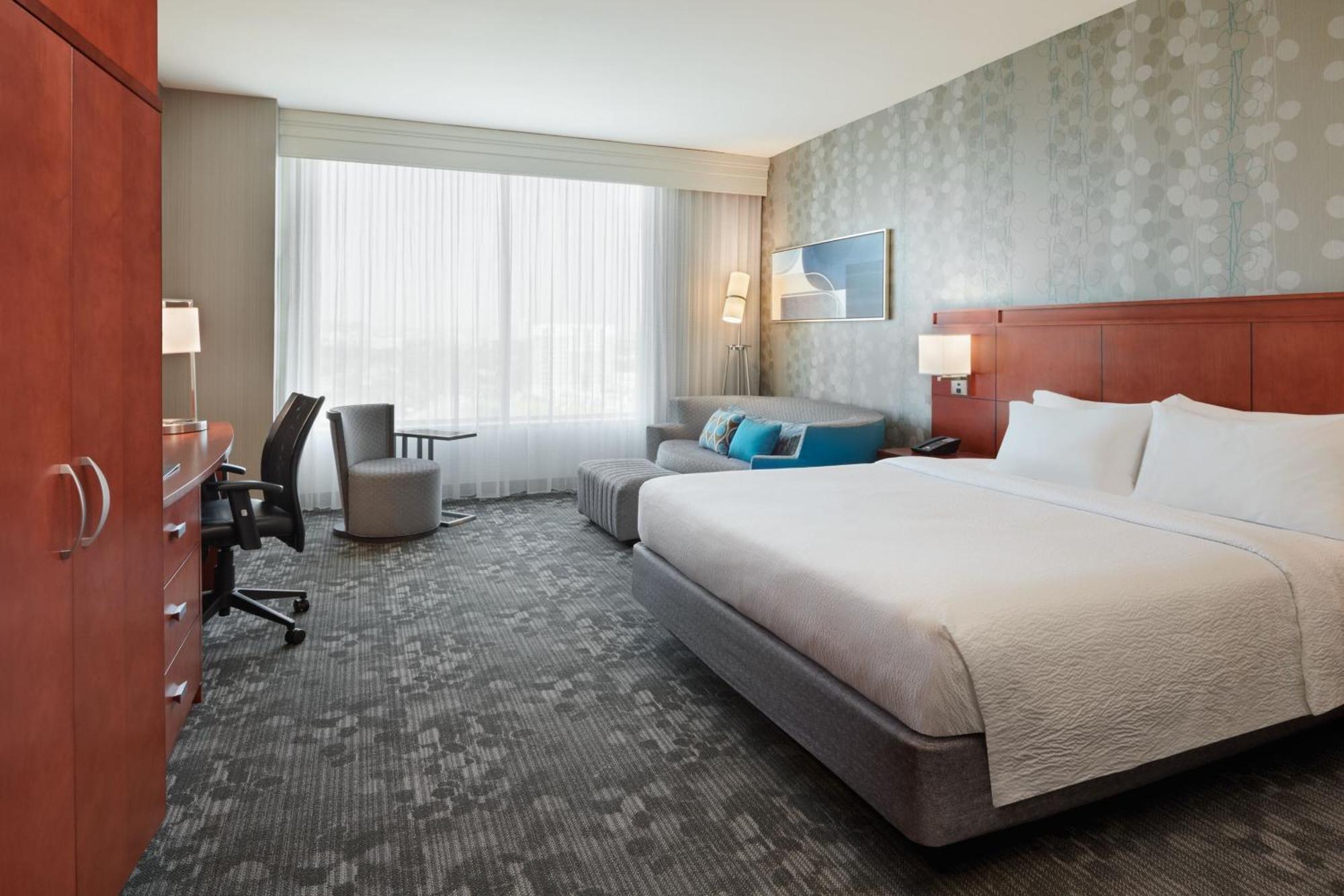 Hotel Courtyard By Marriott East