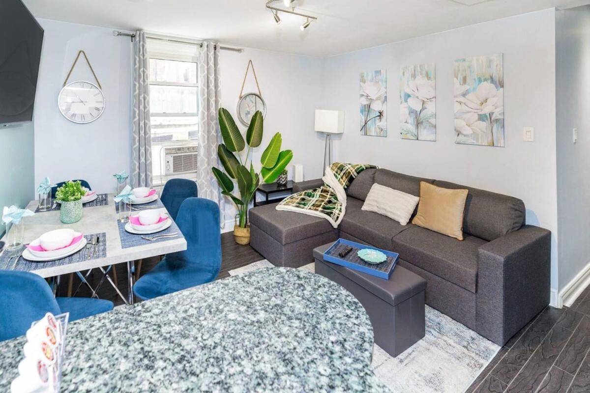 Cozy 2br - With Private Rooftop Terrace Apartment *