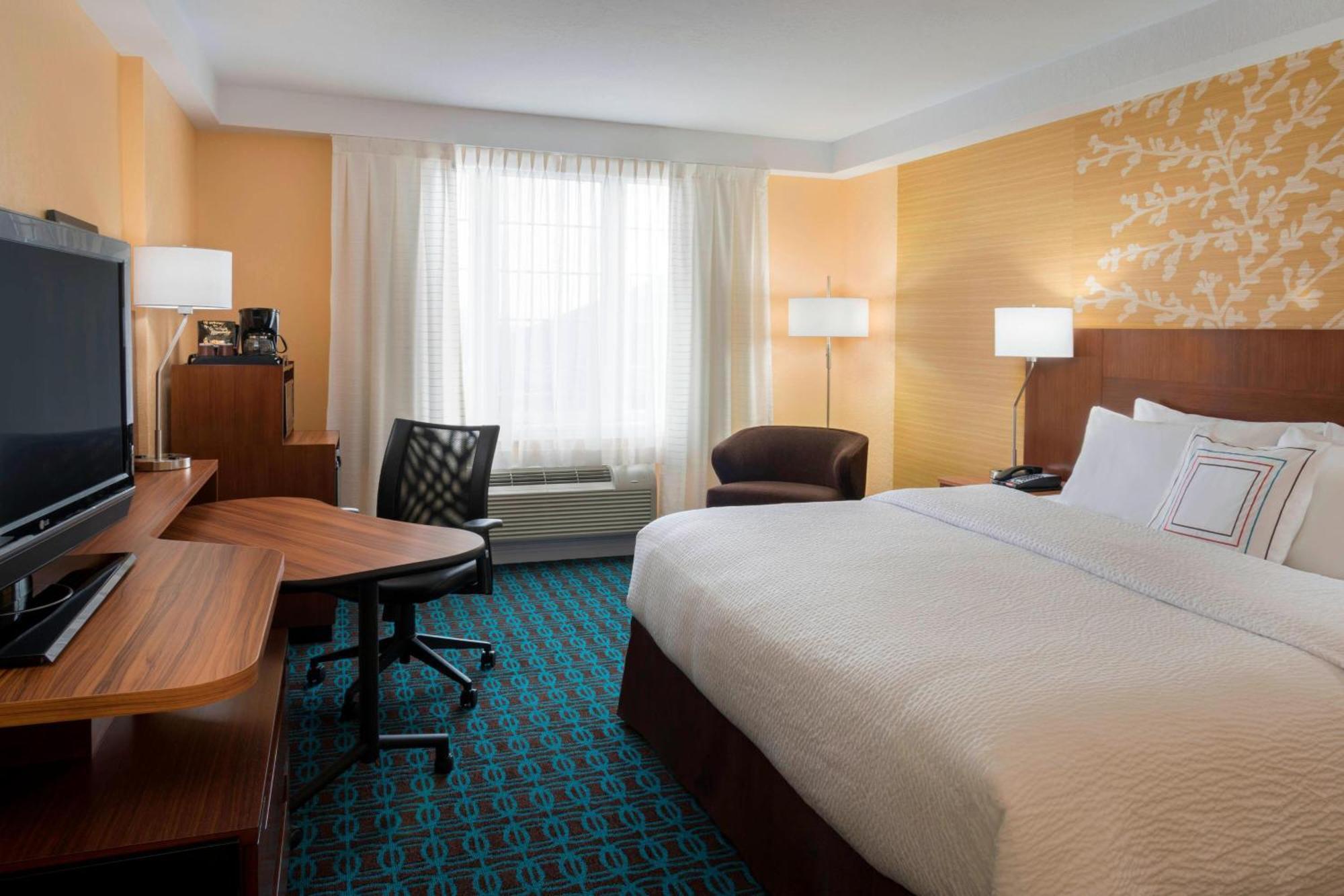 Hotel Fairfield & By Marriott Kanata